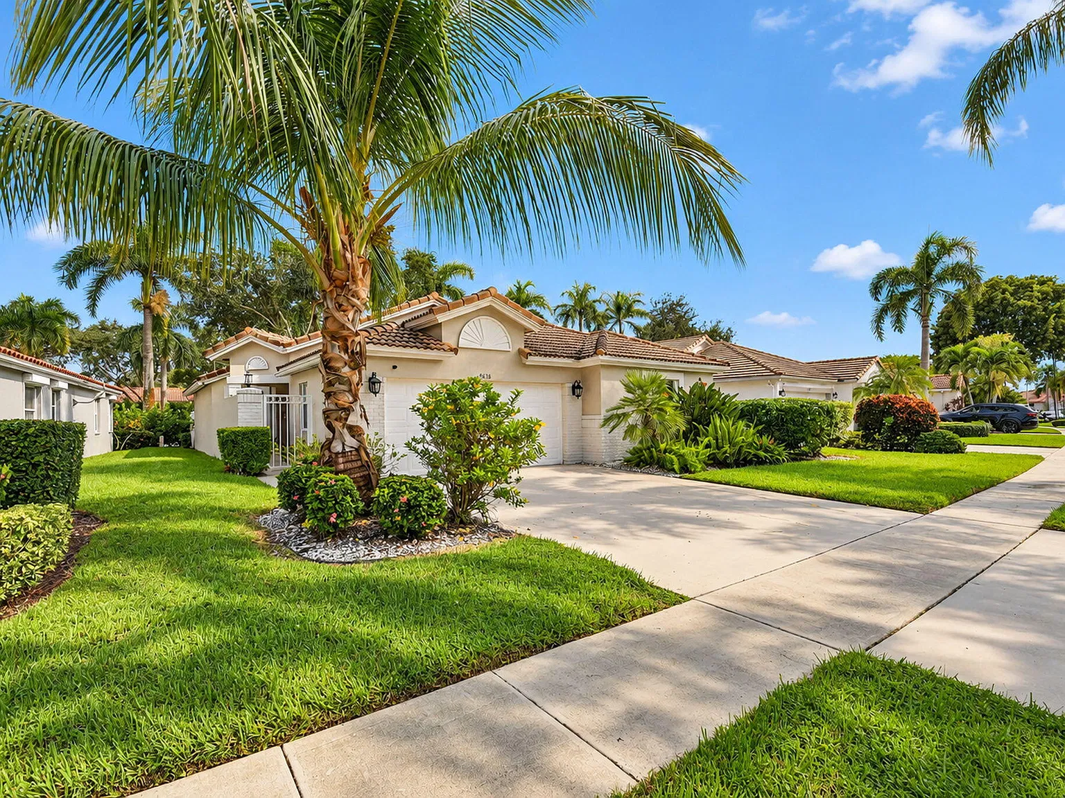 3 bed, 2.0 bath, 1937 sqft, $5,500 — Photo 3