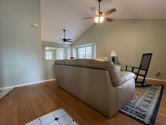 4th image of 1511 Bluebird Ln