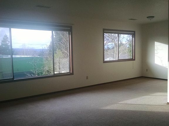 huge living and dining area west facing