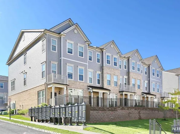 6 Arnold Dr, Wood Ridge, NJ 07075