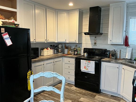 5th image of 1017 W Ross Ave