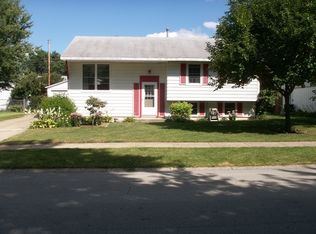 904 Oakcrest Dr, Champaign, IL 61821