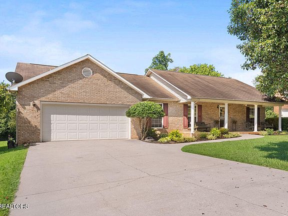 3rd image of 1105 Summerfield Dr