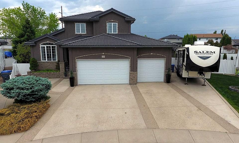 1st image of 447 Spruce Way N