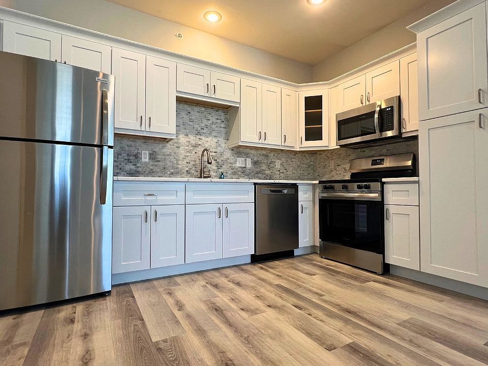1st image of 9 Main St #39