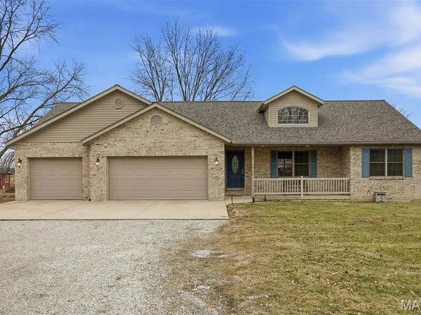 6 Kay Dr, Highland, IL 62249