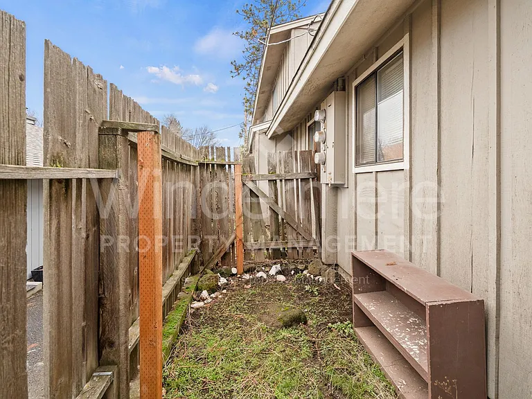 2702 E 31st Ave — Photo 23