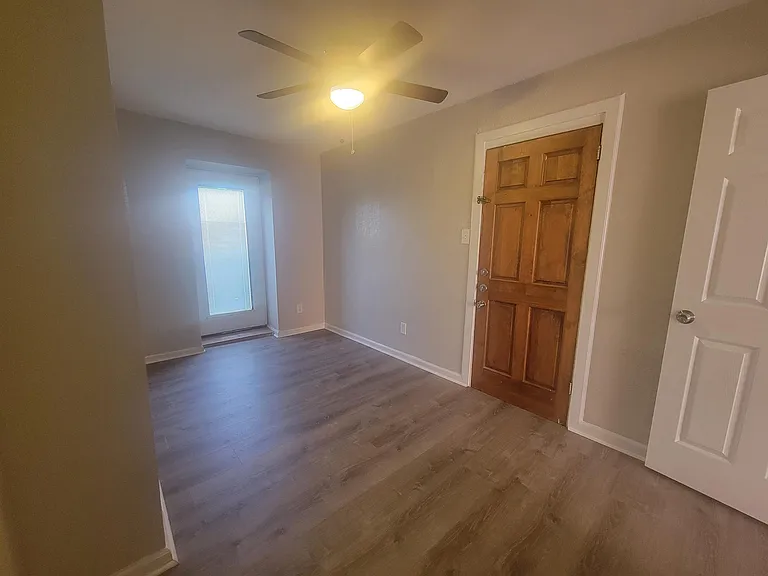 3609 Avenue S 1/2 — Photo 3