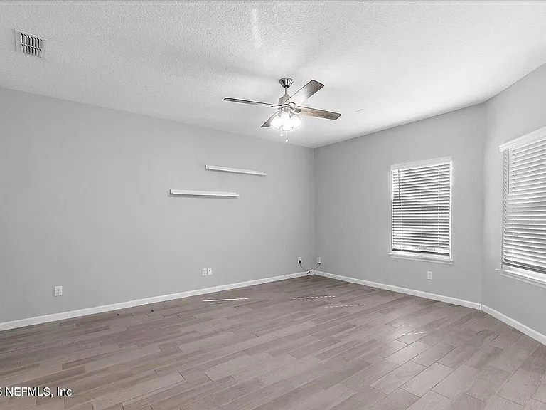 12658 Josslyn Ln — Photo 9