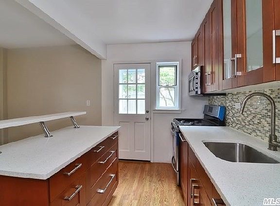 4th image of 11037 64th Ave #1
