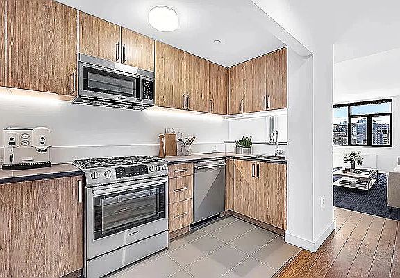 3rd image of 210 E 39th St APT 1402