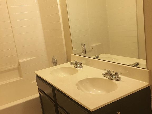 4th image of 2440 Cherry Dr