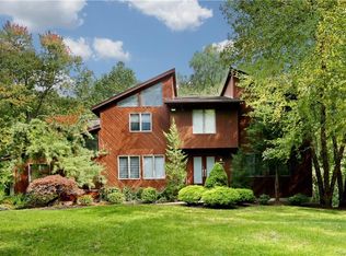 100 Cherry Ln, Airmont, NY 10952