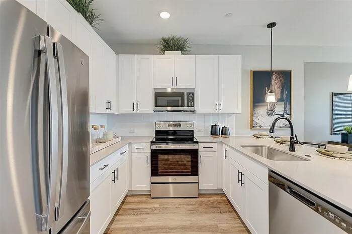 3905 Constantine Dr — Photo 14