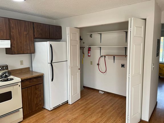 Washer/dryer hook ups in unit