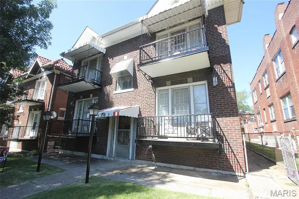 1 bed, 1.0 bath, 900 sqft, $1,125 — Photo 2