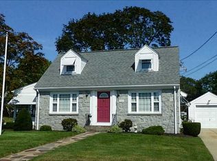 88 Allerton Ave, East Providence, RI 02914