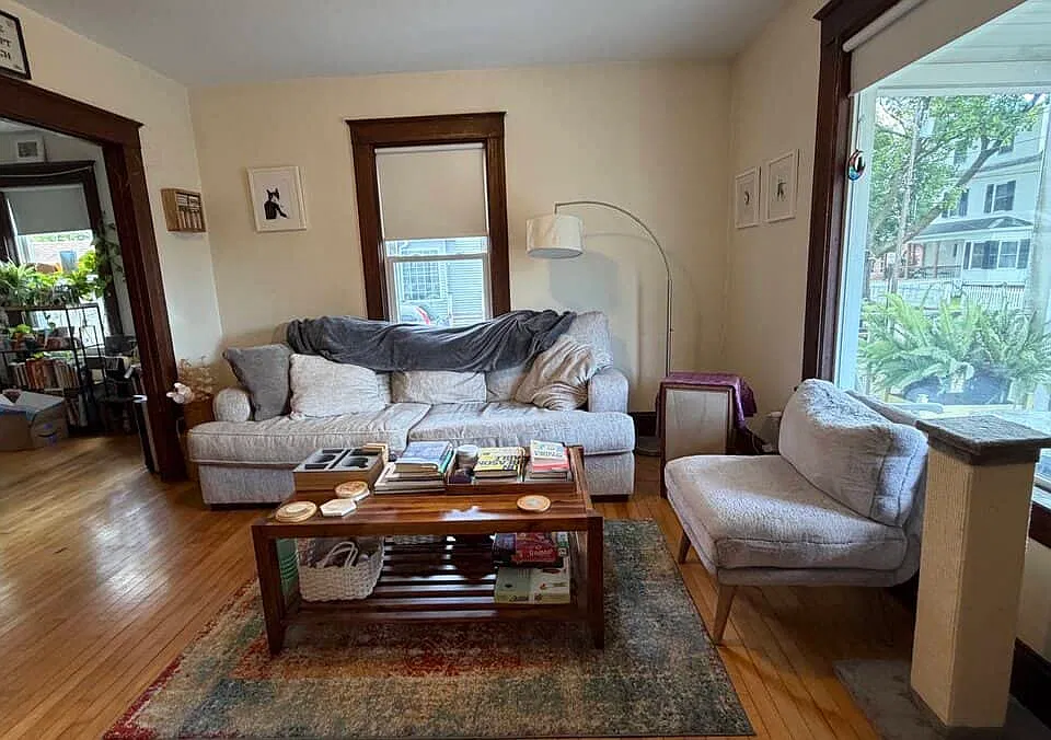 9 Woodbine Ave #1