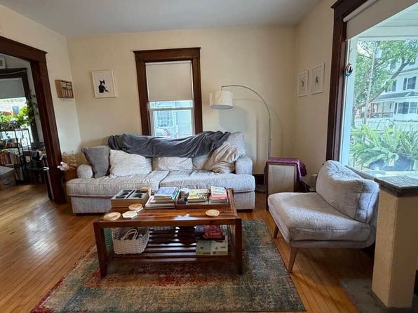 9 Woodbine Ave Floor 1