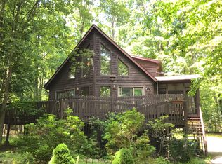 439 W Lake Valley Dr, Hazleton, PA 18202