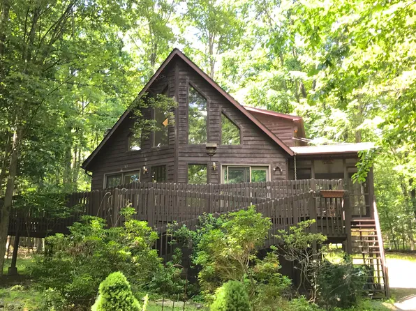 439 W Lake Valley Dr, Hazleton, PA 18202