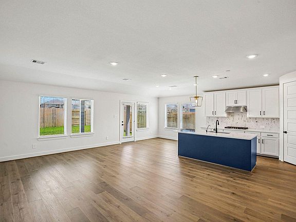 3rd image of 3003 Clapbread Ln