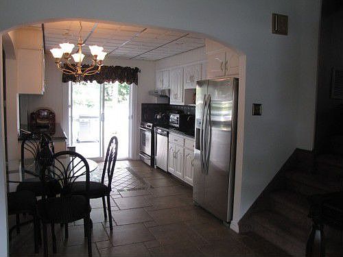 3rd image of 621 Interlaken Ln