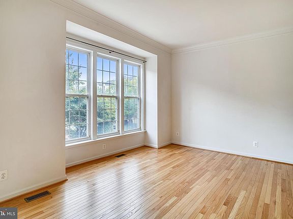 5th image of 4632 Latrobe Pl #A