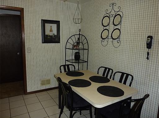 5th image of 10 Heather Dr