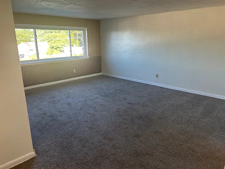 323 Forrest Ave #B — Photo 15
