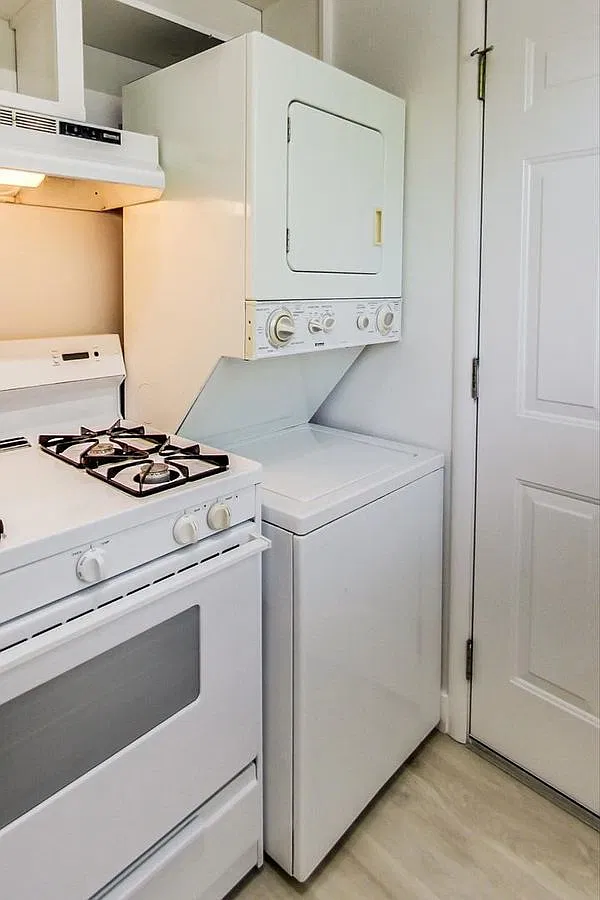 Downtown Palo Alto Studio - Private Backyard & Washer/Dryer — Photo 4