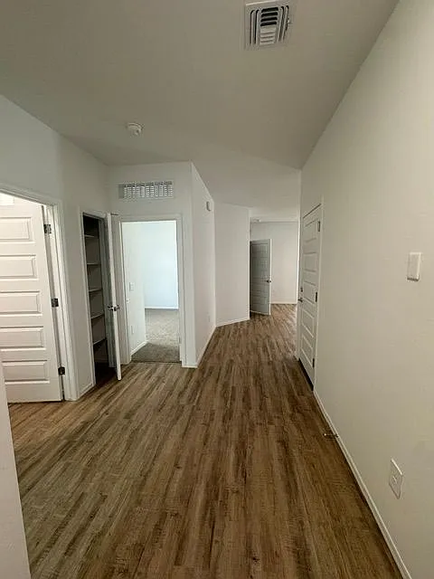 4 bed, 1815 sqft, $2,295 — Photo 3