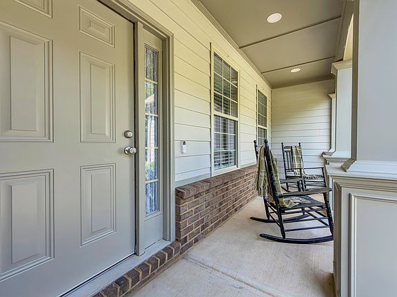 4th image of 63 Scotts Bluff Dr