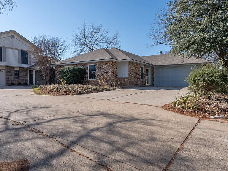 2911 Forest Creek Dr — Photo 18