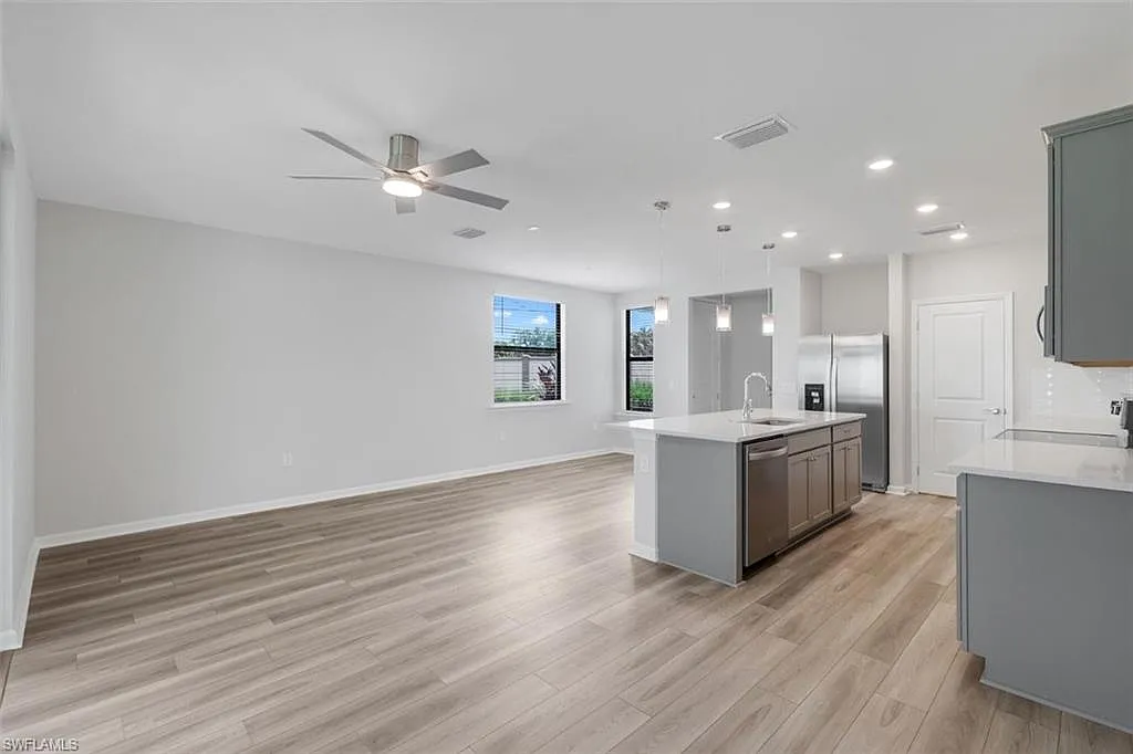 3 bed, 2.5 bath, 1657 sqft, $2,800 — Photo 3