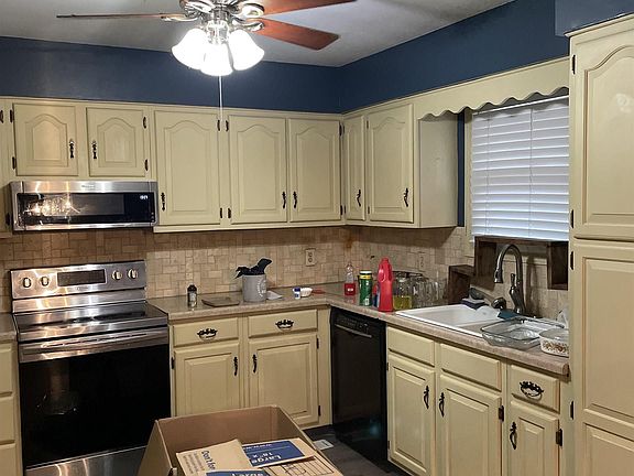 5th image of 206 W Oak Dr
