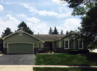 419 Kenilworth Dr, Schaumburg, IL 60193