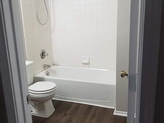 4th image of 3811 Candleglenn