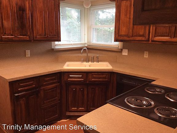 3rd image of 209 Camelot Dr