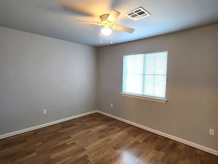 Campbell St Duplex — Photo 30