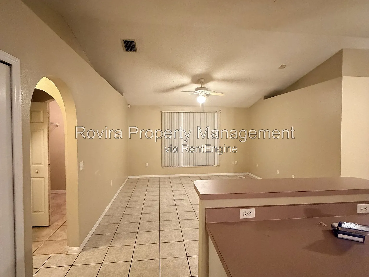 4 bed, 2.0 bath, 1823 sqft, $2,300 — Photo 4