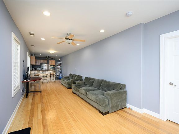 5th image of 802 N 12th Ave