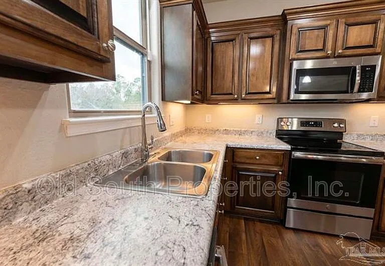 1060 Bretts Way — Photo 8