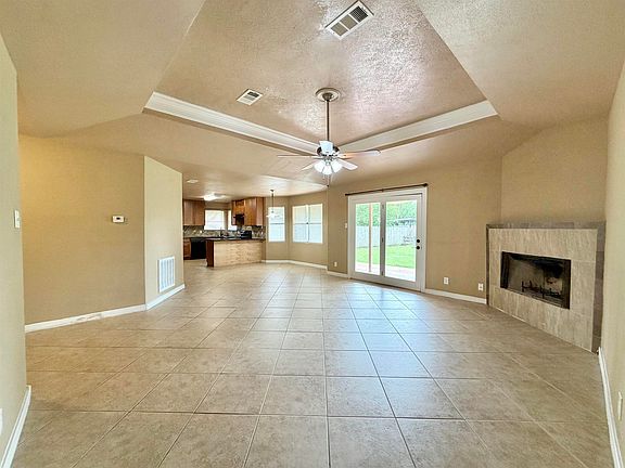 3rd image of 127 Timbercreek Ln