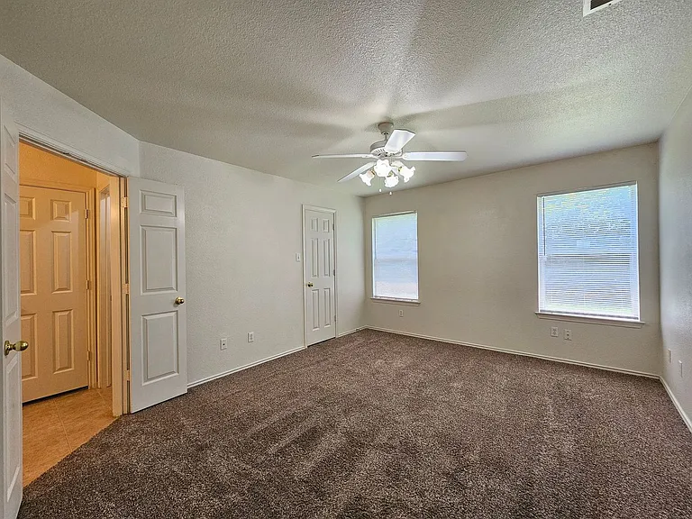 4604 Ledgestone Dr — Photo 7