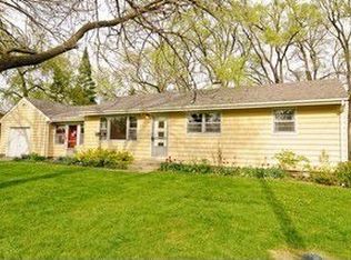 322 Evergreen Dr, Batavia, IL 60510