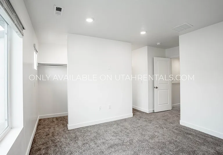 333 S 1110 W — Photo 11