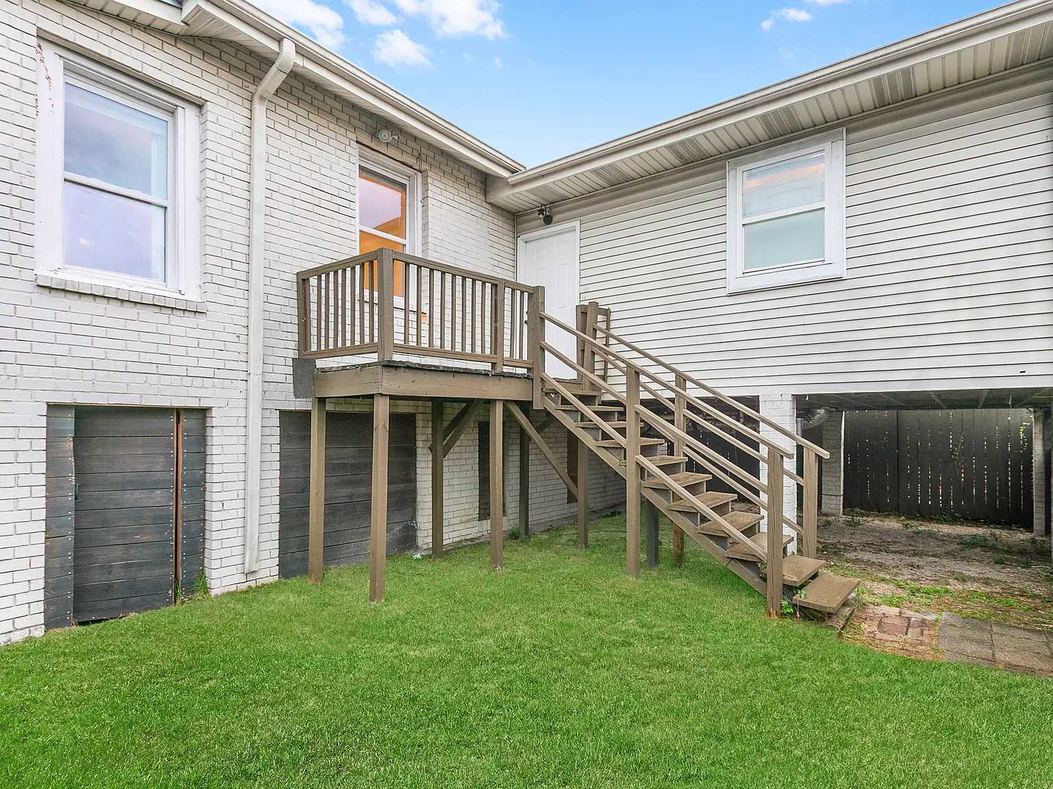 3 bed, 1200 sqft, $1,800 — Photo 3