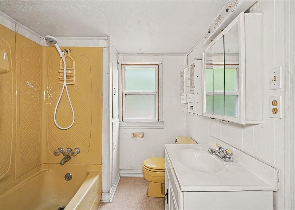 13th image of 1604 SW 39th St