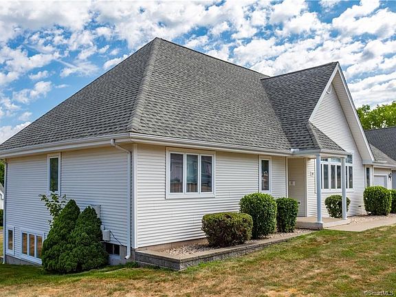 2nd image of 10 Maxwell Dr Unit 10